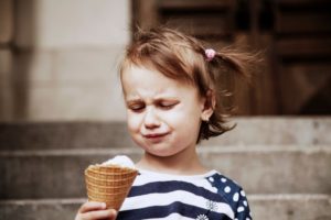 child eating ice cream with sensitive teeth